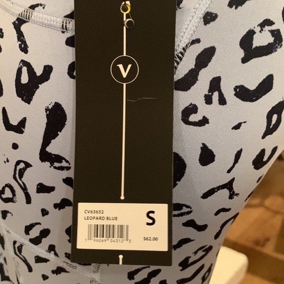 Velocity Leggings Hi Rise Side Pockets Capri Length Activewear in Leopard Blue! - Picture 8 of 11
